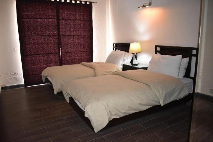 Room 6 of 25