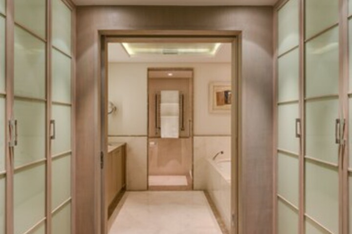 Room 3 of 31