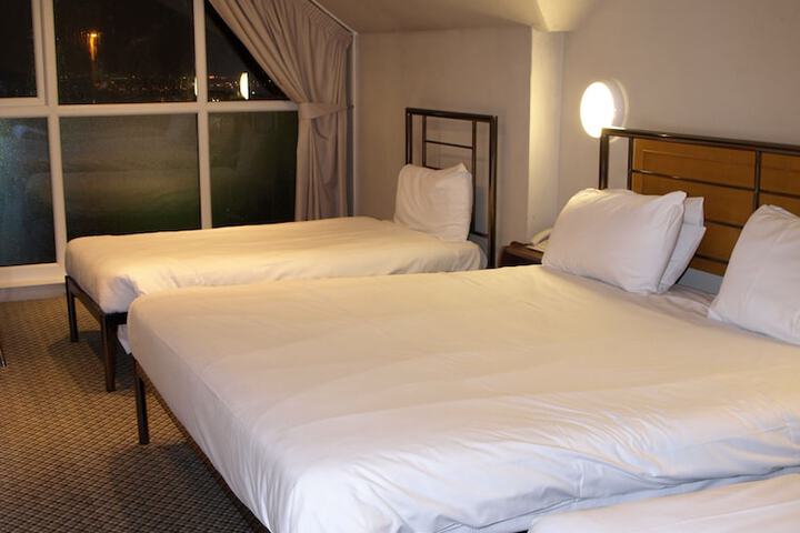 Room 102 of 236