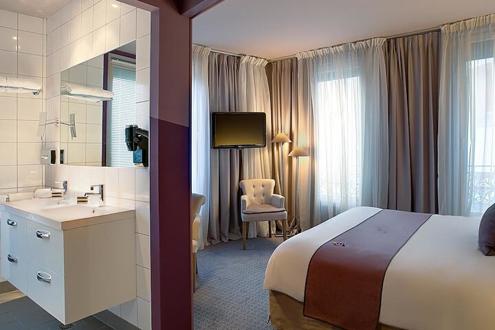 Room 6 of 44