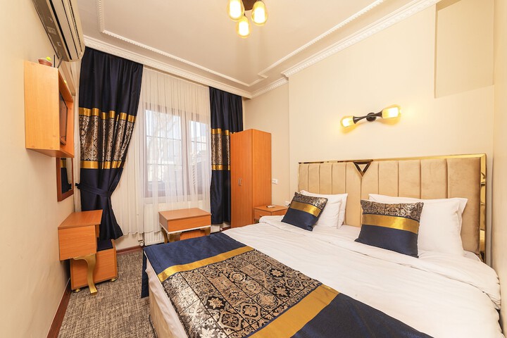 Room 13 of 27