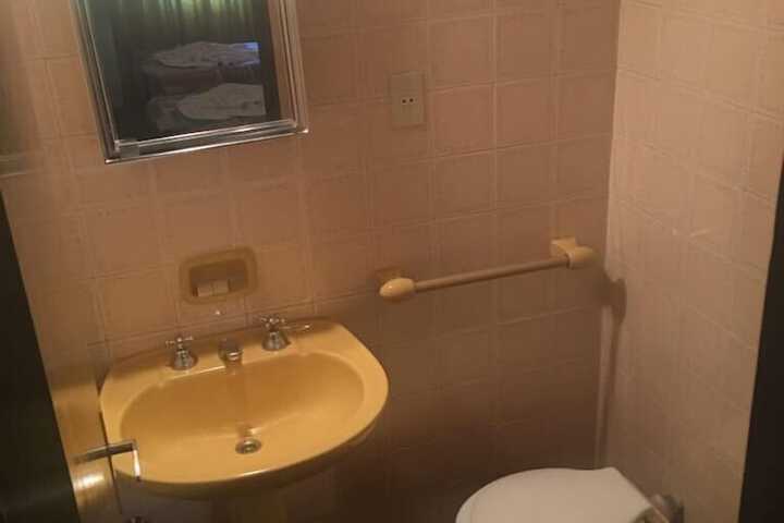 Room 14 of 27