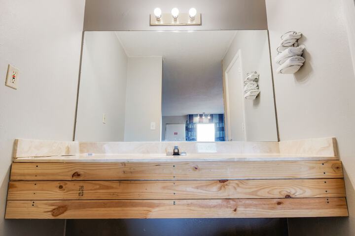 Bathroom sink
