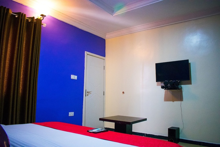Room 10 of 68