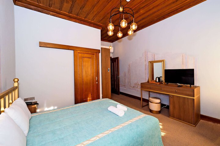 Room 3 of 18