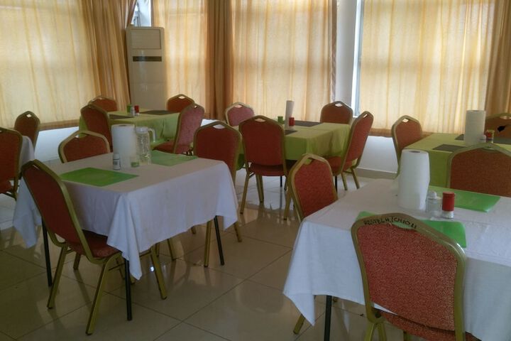 Dining 2 of 13