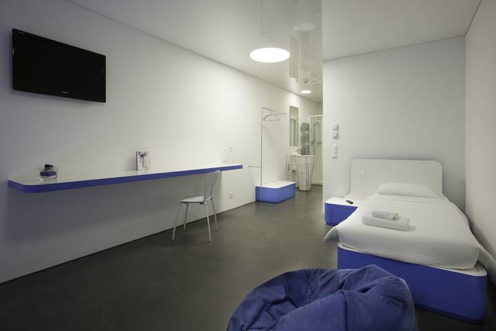 Room 2 of 44