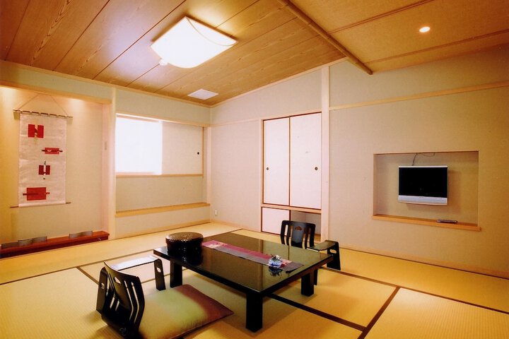 Room 4 of 27