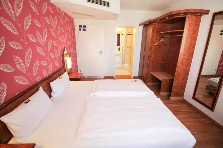 Room 8 of 39