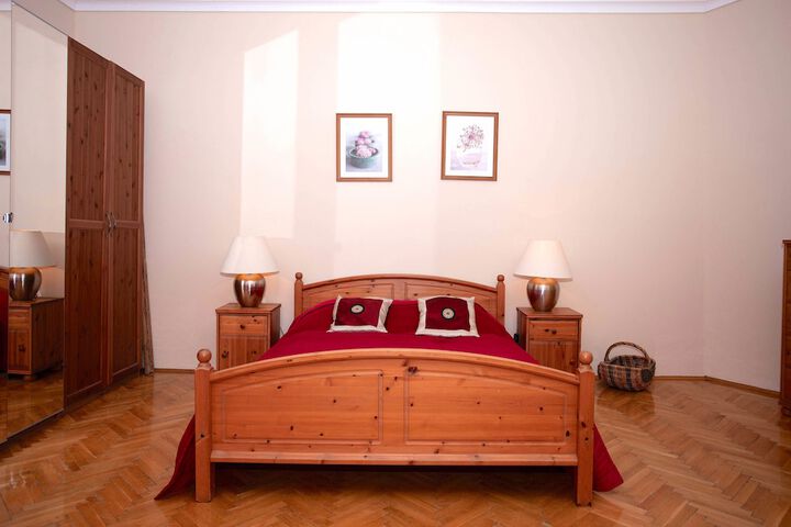 Room 4 of 13