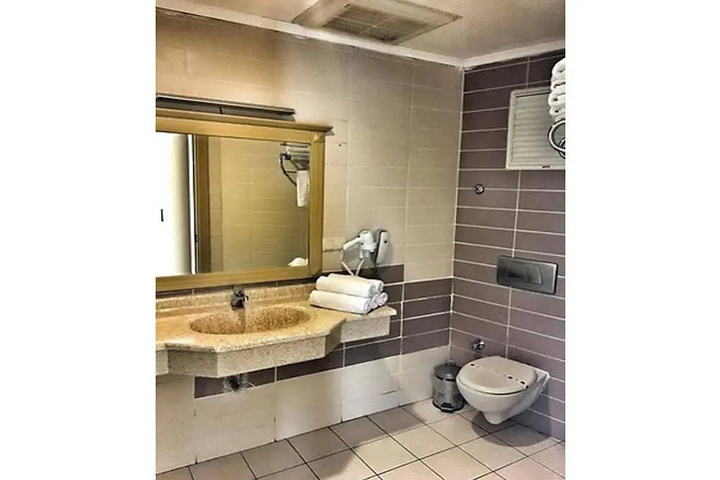 Room 10 of 19