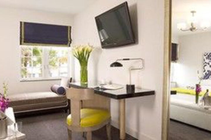Room 5 of 16