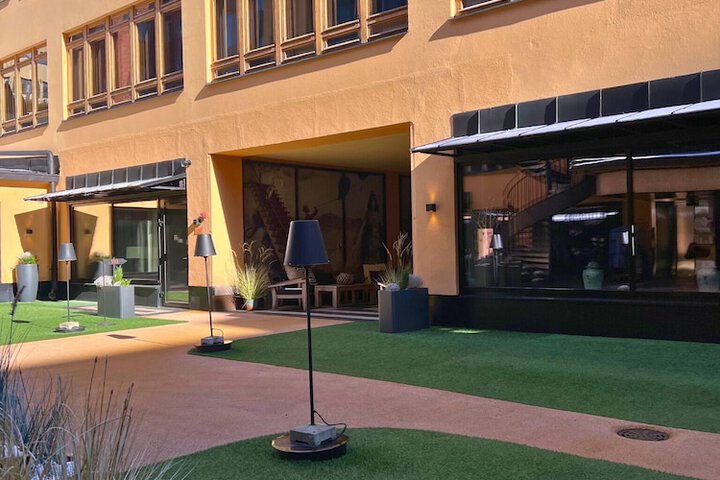 Hotel Exterior 96 of 100