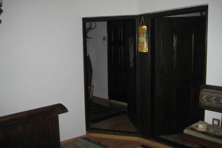 Room 2 of 22