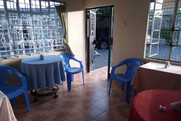 Dining 13 of 17