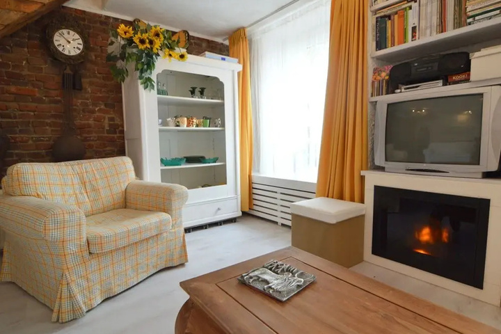 Room 4 of 18