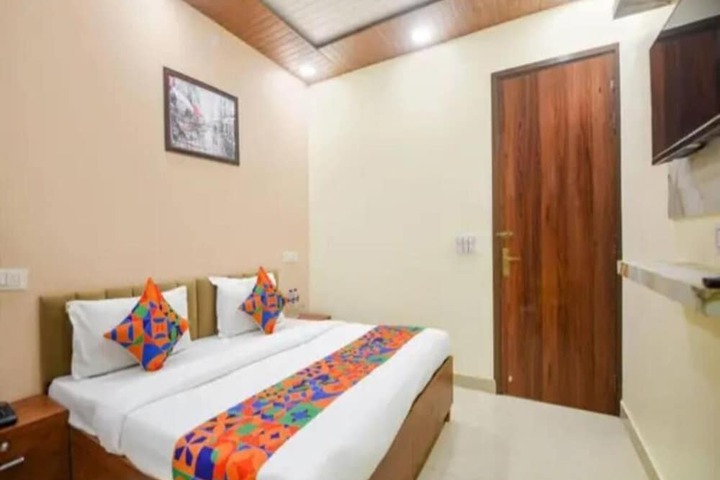 Room 7 of 19
