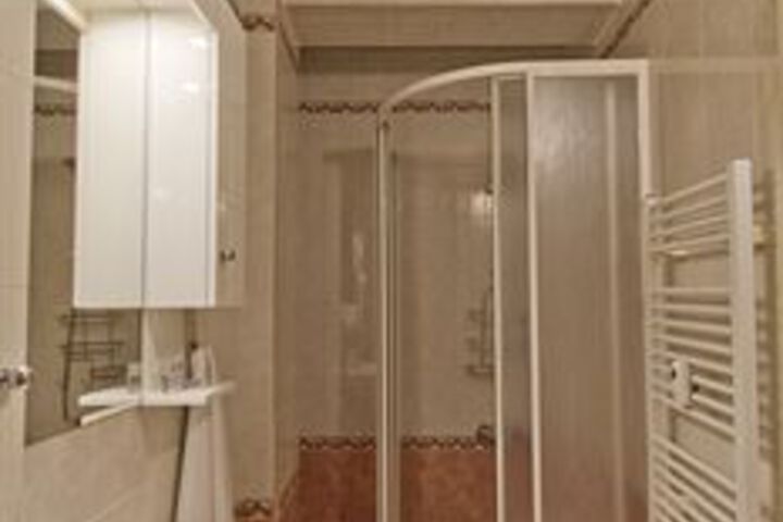 Room 5 of 27