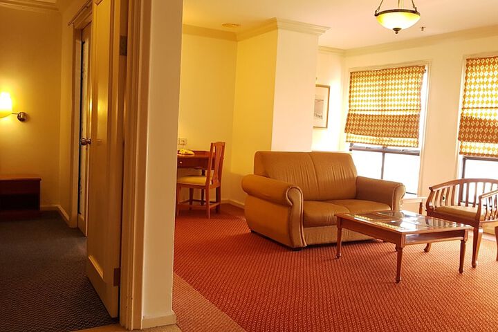 Room 17 of 33
