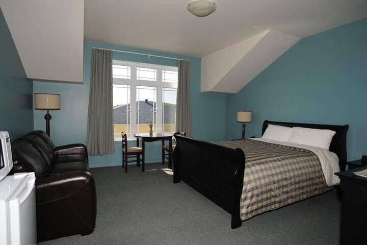 Room 4 of 16