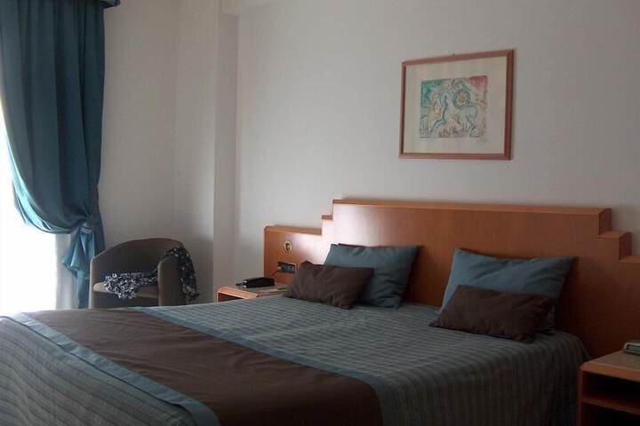 Room 17 of 36