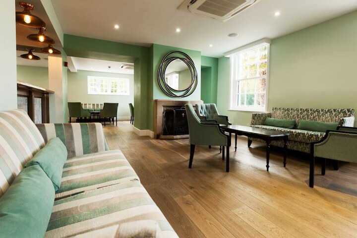 Lounge 57 of 73