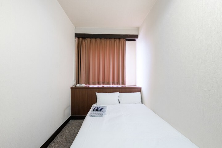 Room 28 of 87