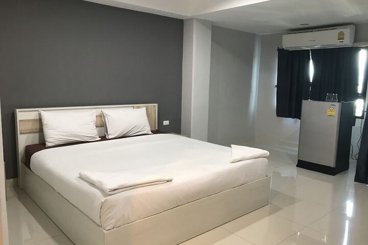 Room 4 of 68