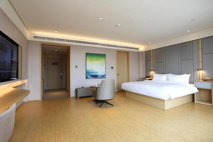 Room 8 of 34