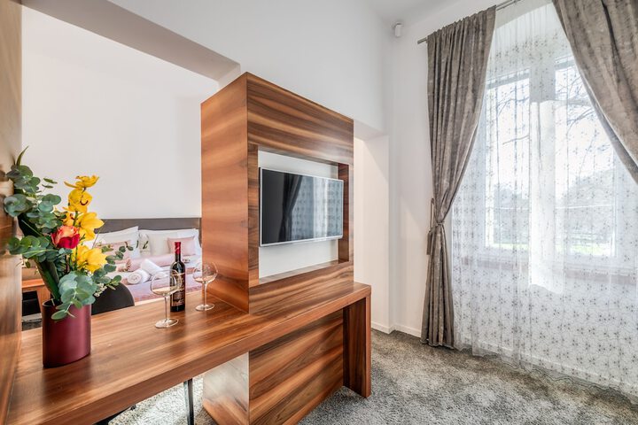 Room 7 of 48