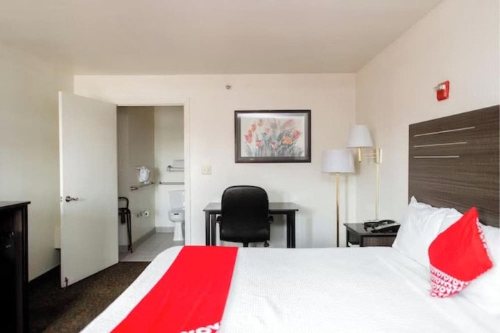 Room 18 of 33