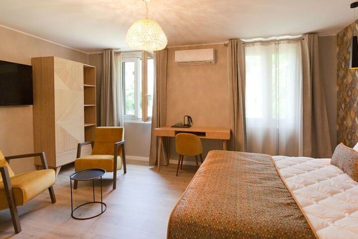 Room 9 of 47