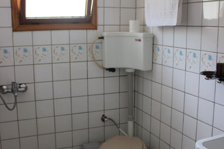 Room 11 of 27