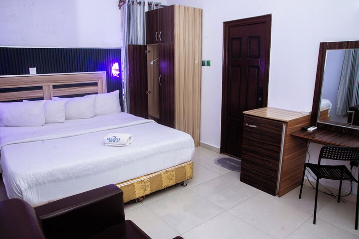 Room 6 of 21