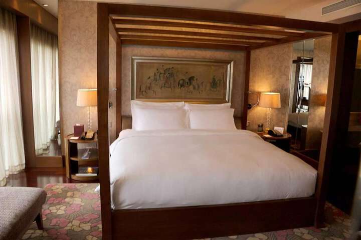 Room 34 of 120