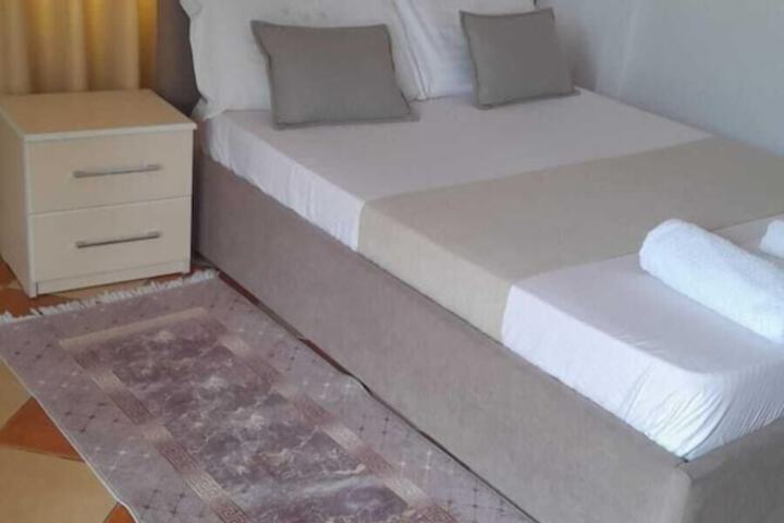 Room 6 of 16