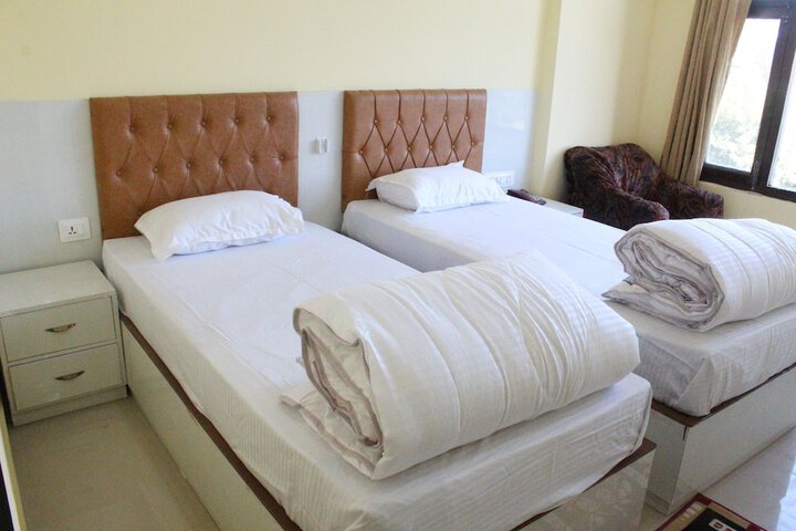 Room 3 of 33