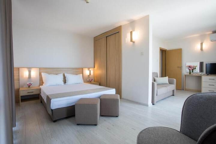 Room 25 of 100