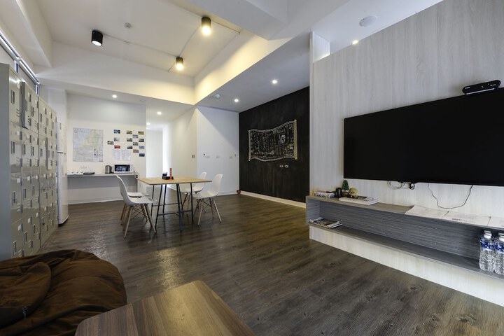 Room 4 of 44