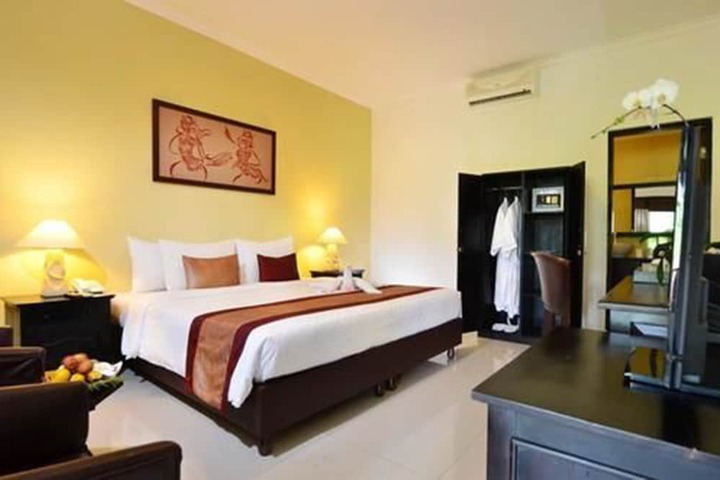Room 4 of 132