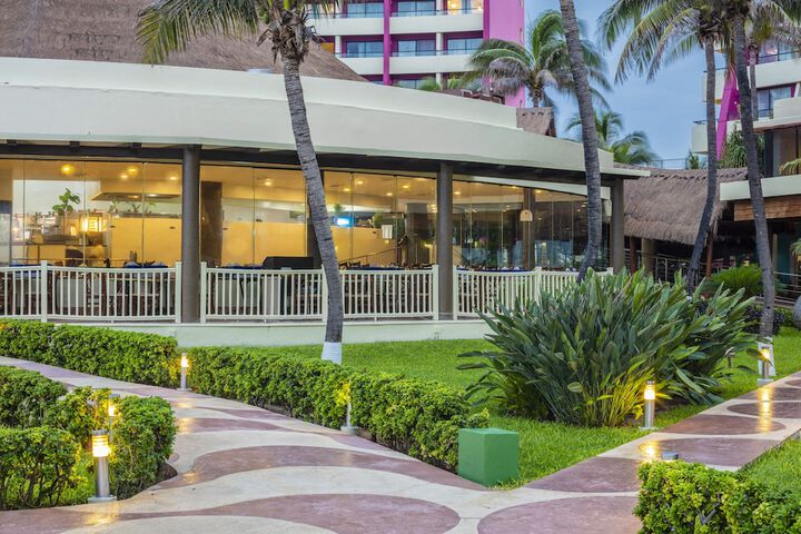 Hotel Exterior 76 of 83