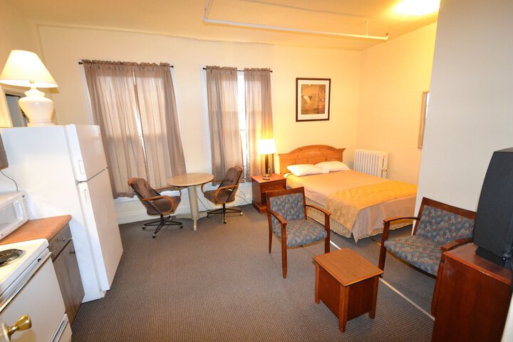 Room 10 of 38