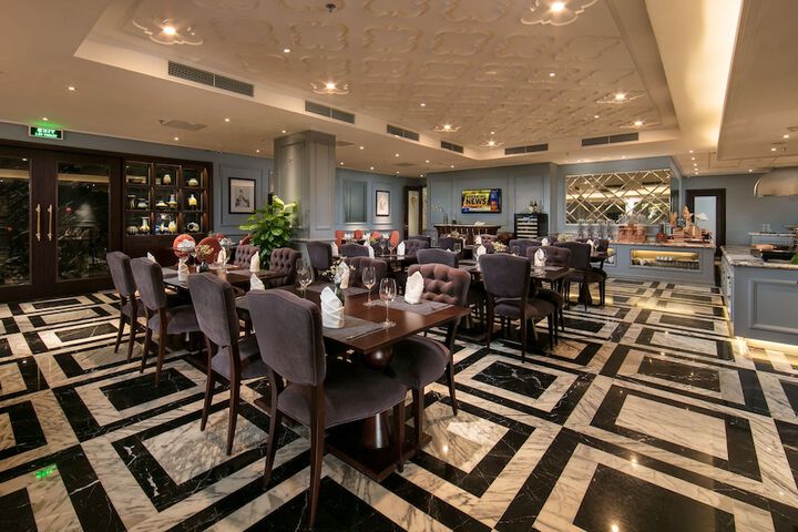 Dining 96 of 144