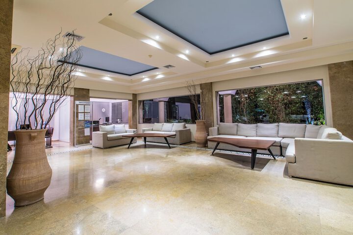 Entrance & Lobby