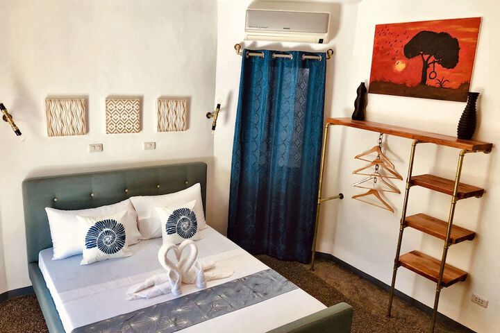 Room 3 of 106