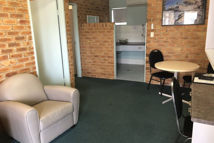 Room 17 of 77