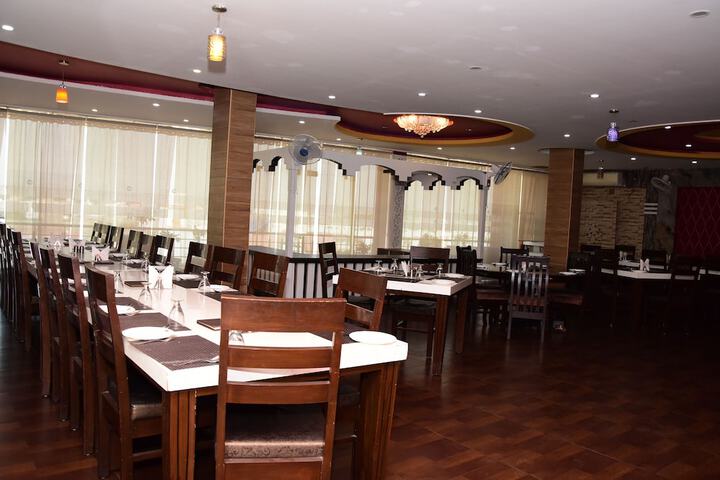 Dining 14 of 25