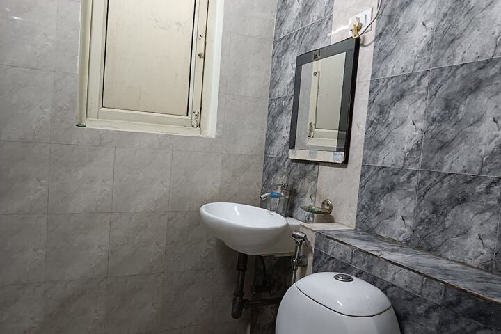 Room 15 of 34