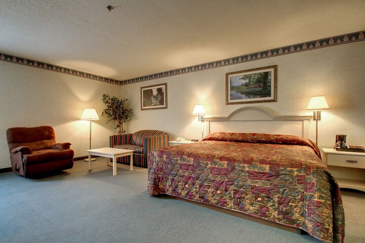1 King Bed (5 of 6)