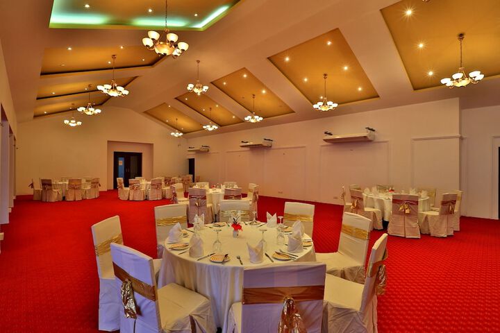 Ballroom/Hall 17 of 23